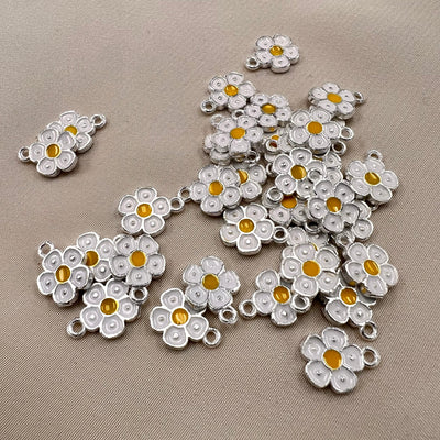 CH-45 White Daisy Silver Charm (Pack of 3)