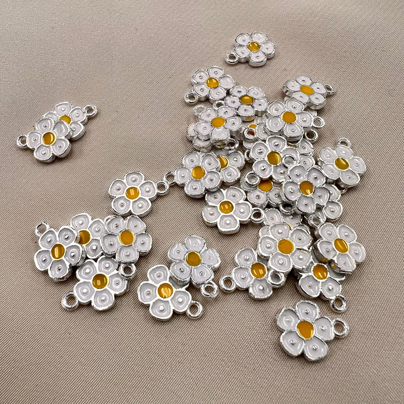 CH45 White Daisy Silver Charm (Pack of 3)