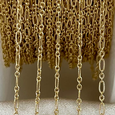 CX134 - Long plus Short Knurled Paperclip Chain by the foot