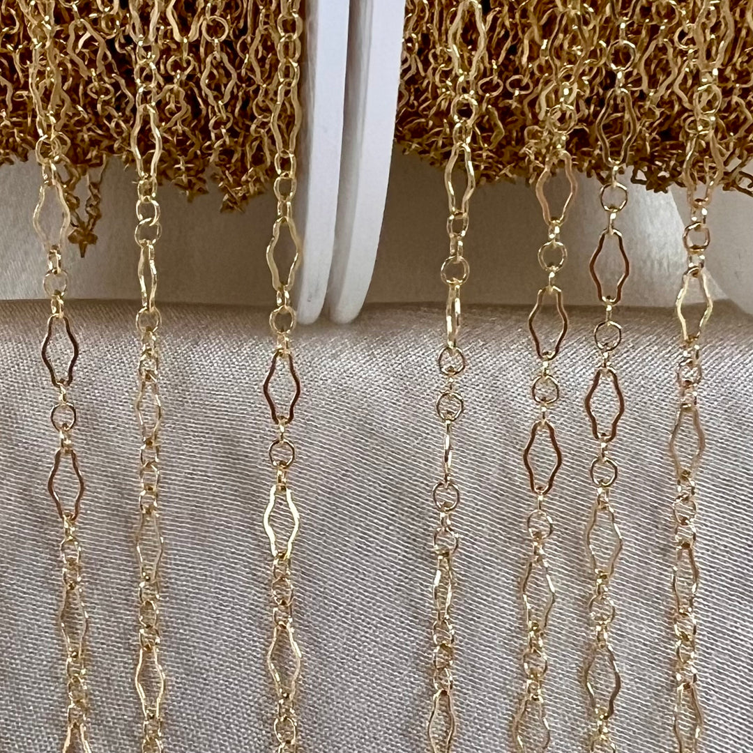 CX131: Open Hamsa Chain by the foot
