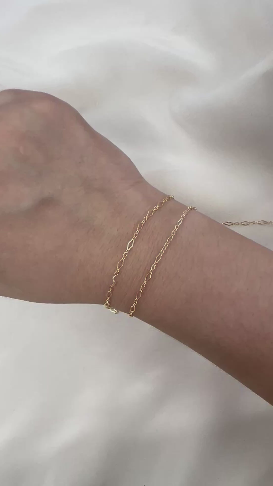 CX131: Open Hamsa Chain by the foot