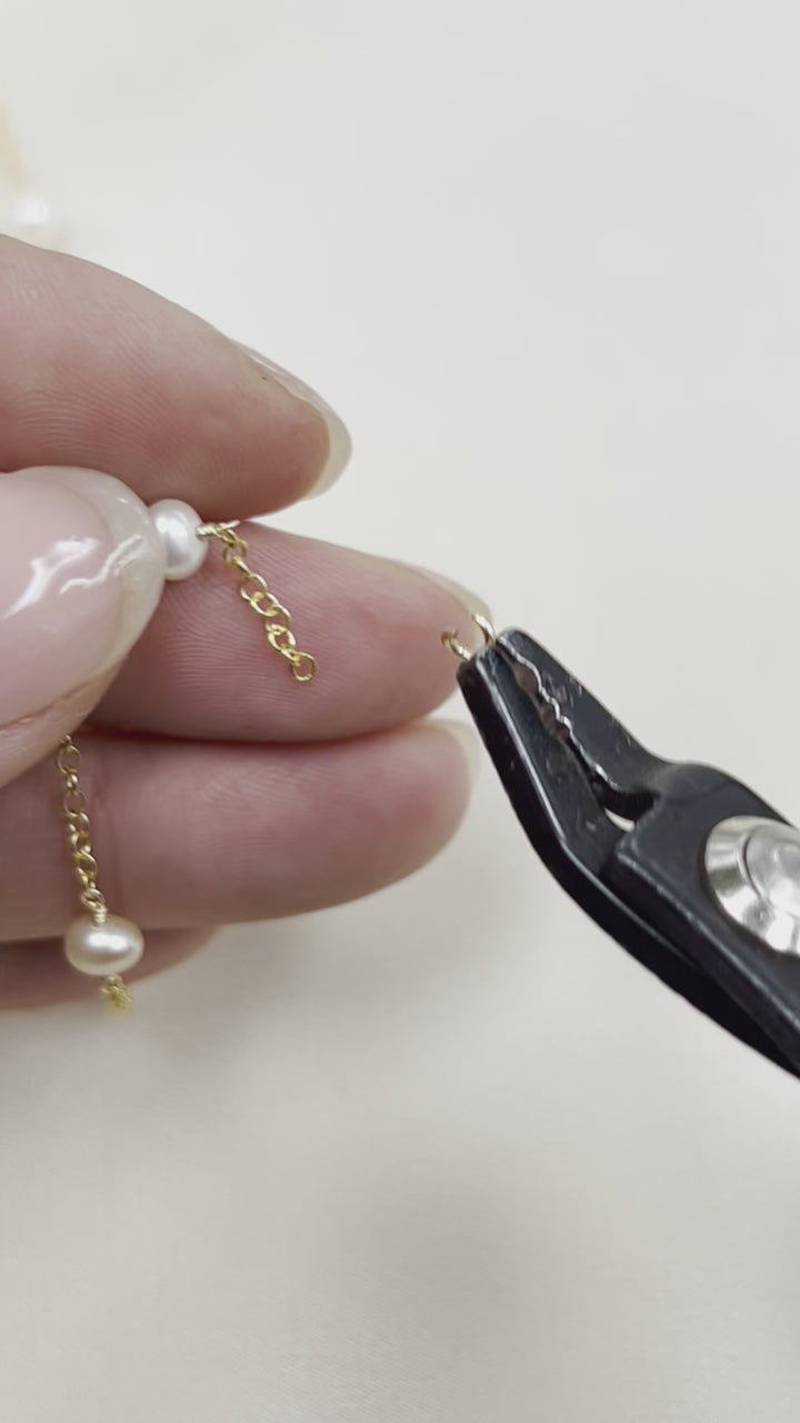 CX62A: 1.25” Space Wire Wrapped 4mm Pearl Station Chain By the Foot