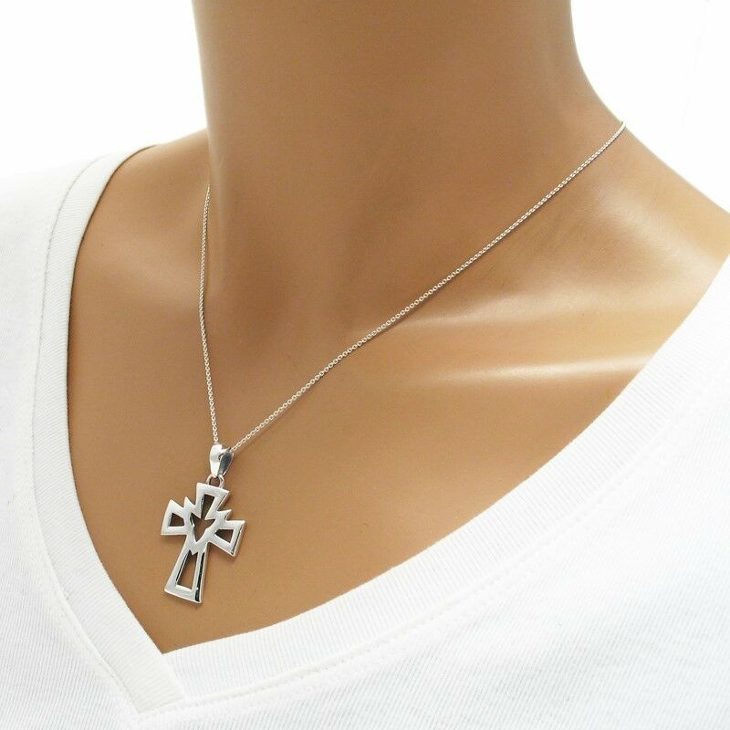 5270019X Cross Cutout Pendant