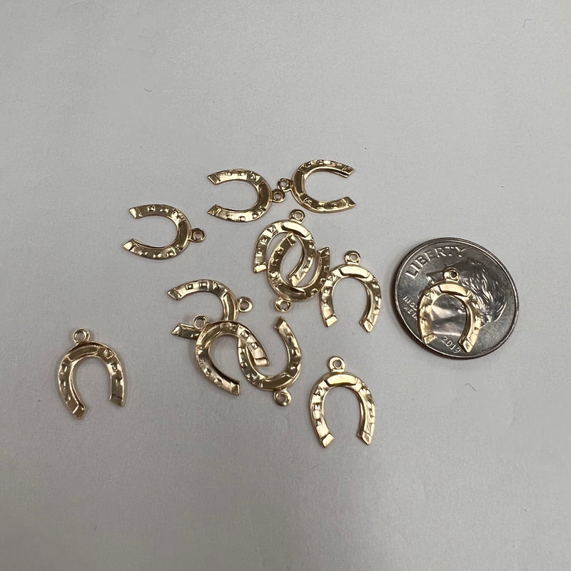 CH16 Horseshoe 8.8mm wide Charm (Pack of 6)